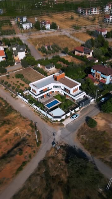Modern villa drone çekimi